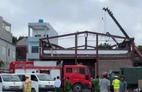 Sập mái nhà đang thi công ở Thái Bình, 8 người thương vong