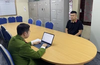 1 người Trung Quốc bị truy nã, vượt biên trái phép vào Việt Nam đánh bạc