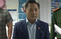 Phía sau ‘bộ cửa nhà thờ bằng gỗ lim’ của ông Lưu Bình Nhưỡng