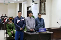 Ba bị cáo vụ nhận hối lộ ở trung tâm đăng kiểm Thái Bình hầu toà