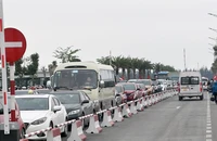 Du khách đổ dồn ra đảo Cát Bà tham dự lễ hội, phà Đồng Bài ùn tắc hàng giờ