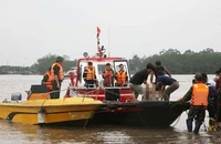 Thủ tướng chỉ đạo khẩn trương tìm kiếm người mất tích trong vụ chìm thuyền ở Quảng Ninh