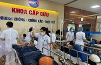 Hơn 100 công nhân nhập viện sau bữa trưa, nghi ngộ độc thực phẩm