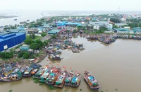 Bão số 2: Nhiều tỉnh cấm biển, bắn pháo sáng gọi tàu thuyền trú tránh
