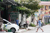 Biển Đồ Sơn vắng lặng, các nhà hàng hối hả chuẩn bị ứng phó siêu bão số 3