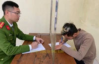 Khởi tố 6 thanh thiếu niên đánh người, cướp tài sản trên sân cầu lông