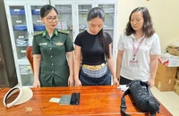 Người phụ nữ quấn 4 kg vàng quanh bụng để đưa qua biên giới