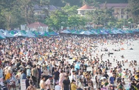 Hải Phòng: Biển Đồ Sơn đông nghẹt người, 3 ngày nghỉ lễ đón 36 vạn lượt khách