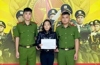 1 phụ nữ thuê 6 ô tô rồi đi cầm lấy tiền 