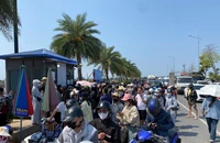 Phà ra đảo Cát Bà ùn tắc, khách sạn trên đảo cháy phòng