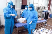 Ngậm quả kha tử chữa ho qua đêm, 1 người mắc COVID-19 tắc phế quản 