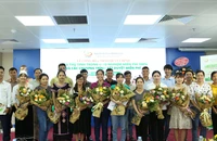 10 cặp vợ chồng hiếm muộn khó khăn được thụ tinh ống nghiệm miễn phí 