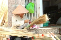 Xóm làm chổi đót hơn nửa thế kỷ: Còn chưa tới 10 hộ theo nghề