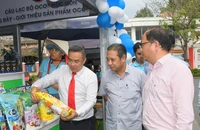Lần đầu tiên TP.HCM cấp chứng nhận sản phẩm OCOP cho cả áo thun, giày da