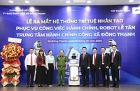 Robot AI làm lễ tân tại Trung tâm hành chính công xã Đông Thạnh