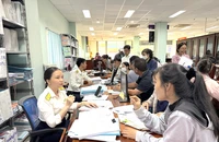 Sáng nay Báo Pháp Luật TP.HCM tổ chức tọa đàm 'Cầm tay chỉ việc hộ kinh doanh tuân thủ pháp luật về thuế'