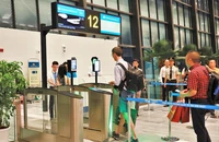 Nợ thuế 1 triệu đồng bị tạm hoãn xuất cảnh: Liệu có quá khắt khe?