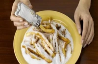 Ăn mặn ảnh hưởng như thế nào đến sức khỏe?