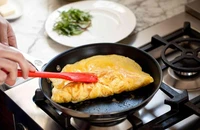 Dụng cụ nấu ăn nào gây ra ung thư gan, tuyến giáp, vô sinh...?