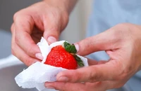 Dâu tây TQ có dư lượng thuốc trừ sâu cao gấp 3 lần cho phép