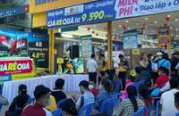 Quạt, máy lạnh... bán chạy nhờ giảm giá mạnh