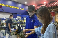 Giá hải sản tăng chóng mặt khiến người mua dè dặt