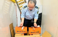 Thu giữ 200 chiếc bánh trung thu đang 'sốt' trên thị trường