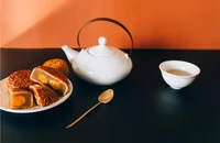 Có nên uống nước trà khi ăn bánh trung thu?