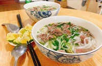 Thông tin trên TikTok vừa ăn phở vừa uống trà đá gây ung thư có đúng?