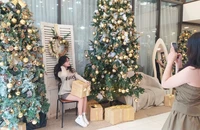 Nhiều nhà hàng ở TP.HCM trang trí rực rỡ đón khách dịp Noel 