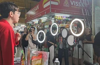 Livestream bán hàng, tiểu thương chợ bến Thành thu về 4,2 tỉ đồng