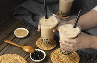Hơn 300 viên sỏi thận trong người vì thói quen uống trà sữa thay nước