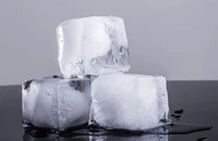 Mẹo giúp phân biệt đá làm từ nước máy và nước đun sôi để nguội