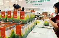 Giỏ quà Tết 'siêu tiết kiệm' lên ngôi, bánh tét lốc xoáy sang Mỹ