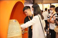 Nội thất, trang sức Việt Nam 'chớp' cơ hội bán hàng xuyên biên giới 
