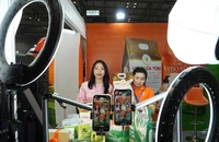 Chợ online bắt đầu thu thuế thay người bán