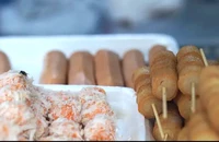 Đề xuất phạt tiền triệu với hàng quán ăn để ruồi, nhặng bâu vào thức ăn