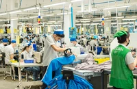 Nhiều doanh nghiệp may mặc thắng lớn nhờ tăng sử dụng nguyên liệu nội địa và may thủ công