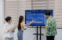 Để trung tâm tài chính quốc tế là 'thỏi nam châm' thu hút chuyên gia cấp cao