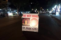 Nhóm 'hiệp sĩ' ra mắt xe hút đinh tại TP Phan Thiết