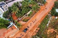 Khu vực lũ cát ập xuống nhìn từ trên cao.