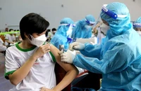 20 y bác sĩ 1 bệnh viện ở TP.HCM hỗ trợ tiêm vaccine cho học sinh Phan Thiết