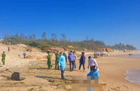 Một thi thể nam giới khoảng 30-35 tuổi trôi dạt vào bờ biển Bình Thuận