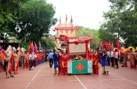 Rước sắc phong vua Thành Thái minh oan cho Thầy - Thím, đôi vợ chồng bảo trợ dân nghèo