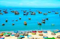 Sau nhiều lần bị phản ánh cân gian, phường sẽ dẹp các lều bạt ở làng chài Mũi Né
