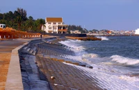 Bình Thuận: Kè chống sạt lở bờ biển trị giá hàng chục tỉ đồng xây sai vị trí