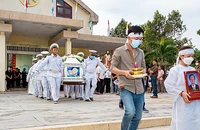 Xúc động lễ tang người cha quên mình lao xuống biển cứu 2 con gái