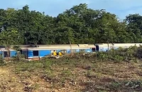 Tàu lửa SE2 bị trật bánh ở Bình Thuận, đường sắt gián đoạn nhiều giờ