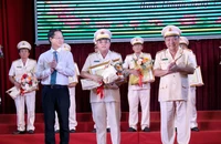 Bình Thuận khen thưởng các điển hình trong việc cấp CCCD cho dân