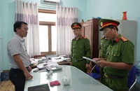 Phó Phòng TN&MT cấp 2 sổ hồng cho một thửa đất bị khởi tố
